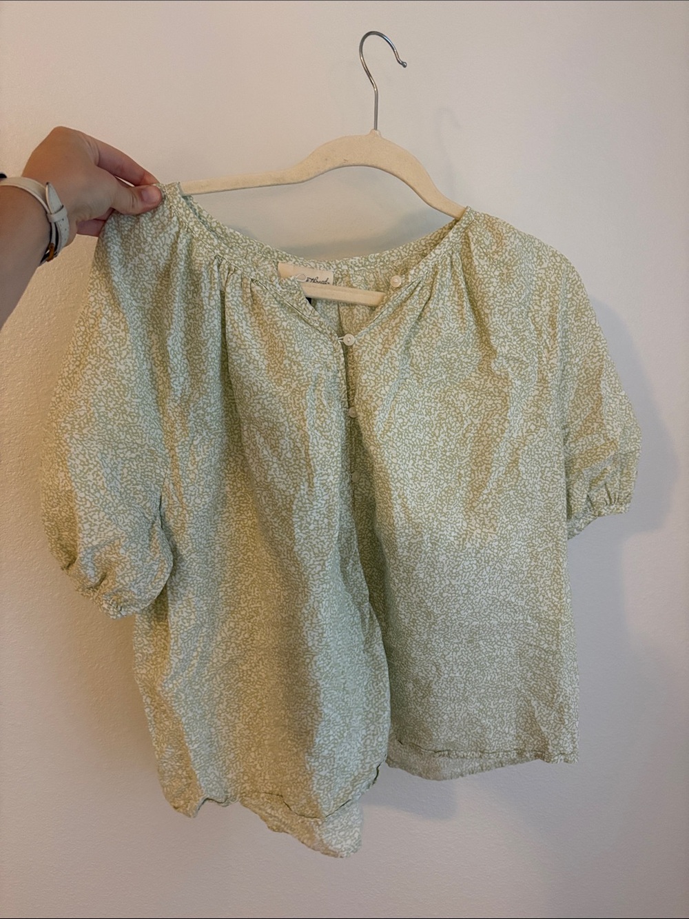 Universal Thread Sage Green Printed Puff-Sleeve Blouse